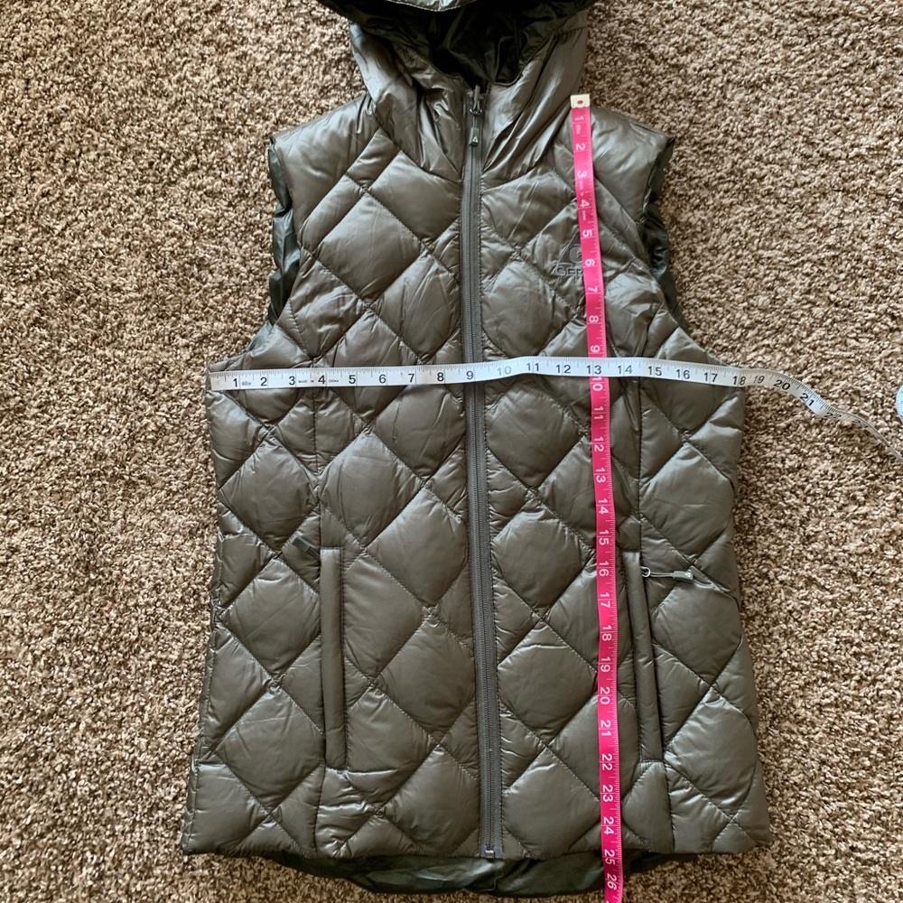 Reversible packable puffer vest - Picture 4 of 5
